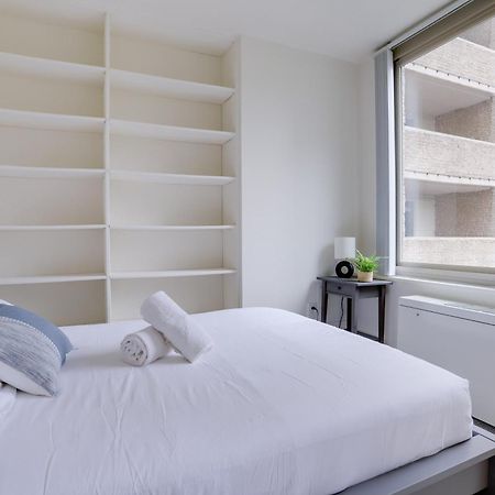 Awesome 1 Bedroom Apt + Den At Crystal City With Gym アーリントン エクステリア 写真