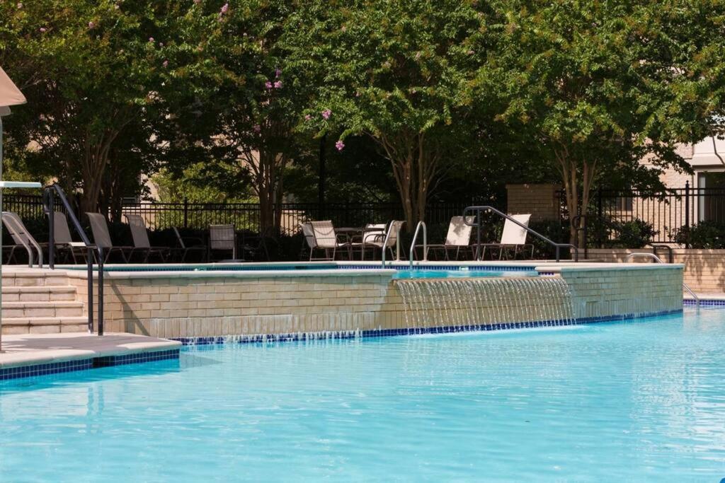 Awesome 1 Bedroom Apt + Den At Crystal City With Gym アーリントン エクステリア 写真