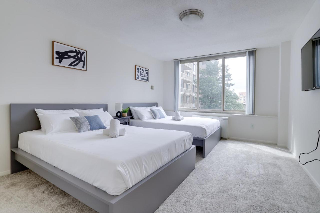 Awesome 1 Bedroom Apt + Den At Crystal City With Gym アーリントン エクステリア 写真