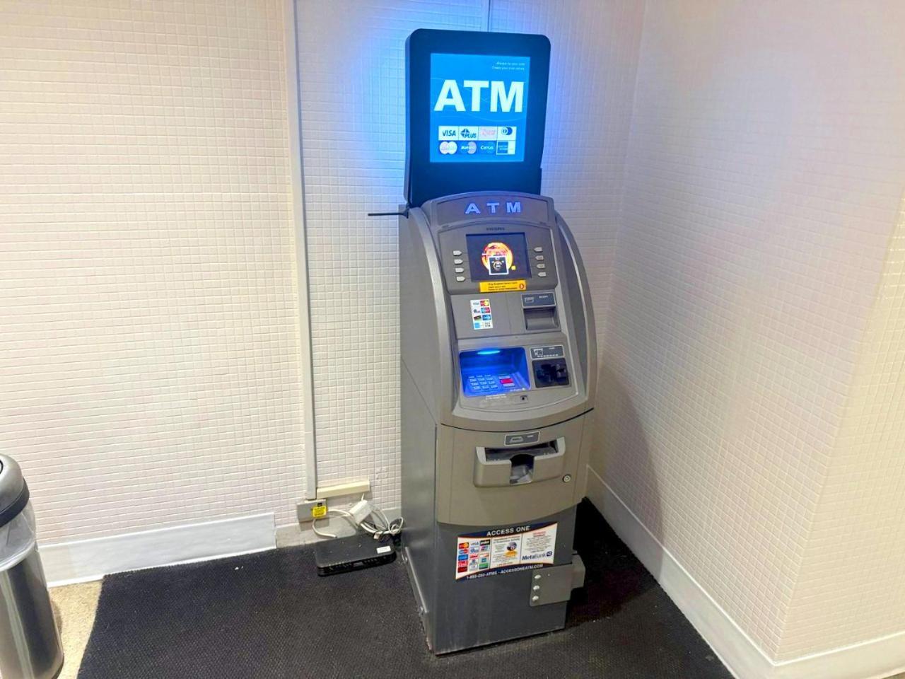 Awesome 1 Bedroom Apt + Den At Crystal City With Gym アーリントン エクステリア 写真